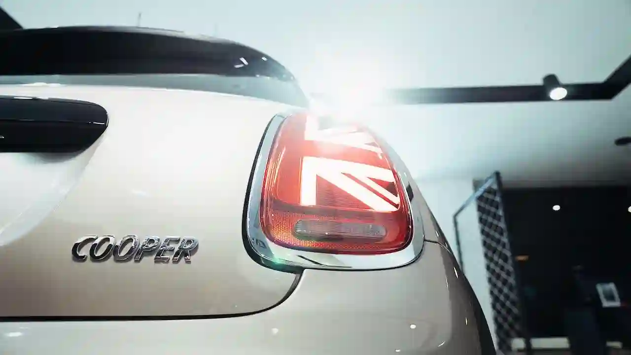 MINI представляет в России ограниченную серию хэтчбеков MINI Camden Edition