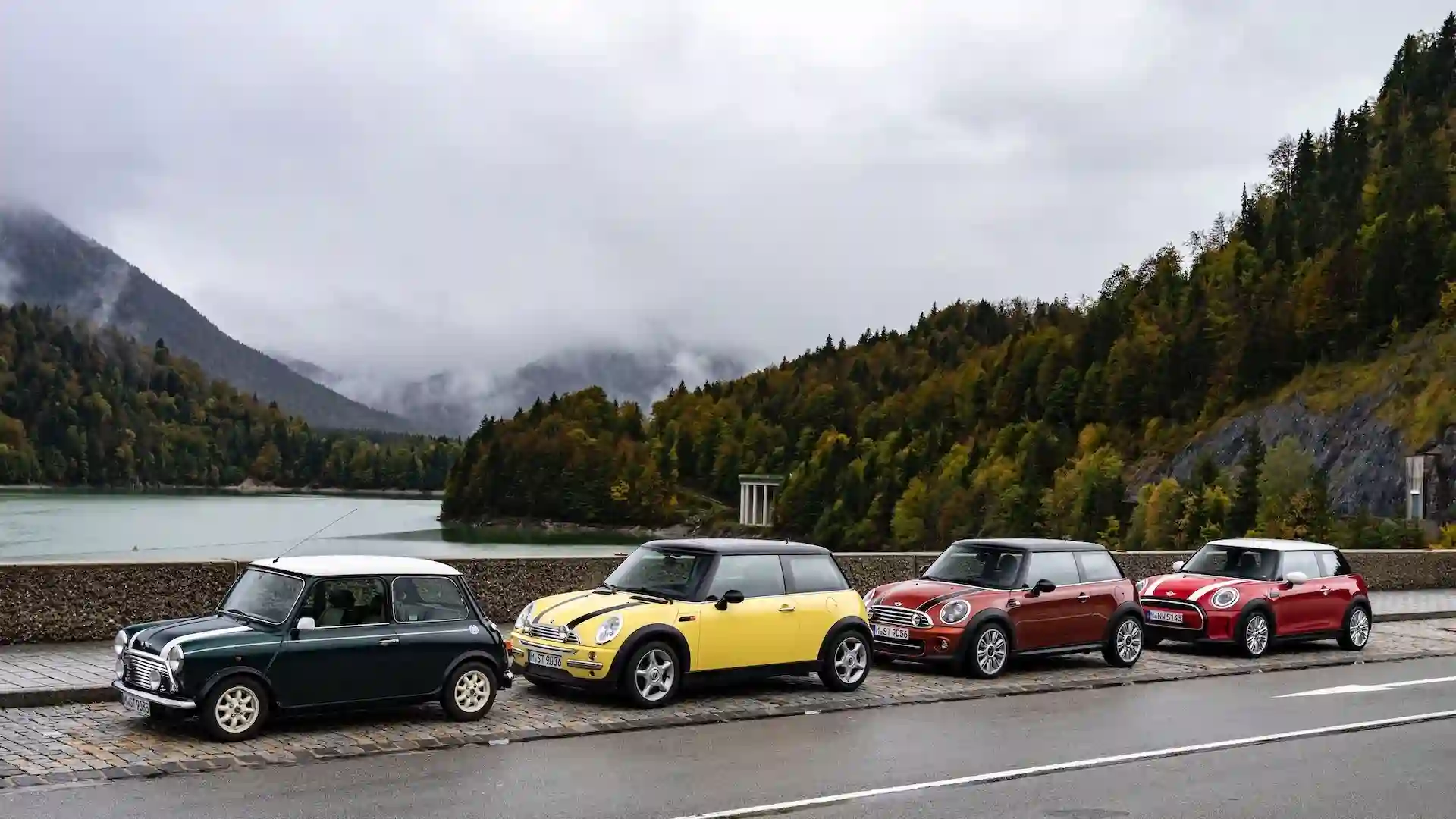 MINI Cooper – синоним удовольствия от вождения на протяжении 60 лет