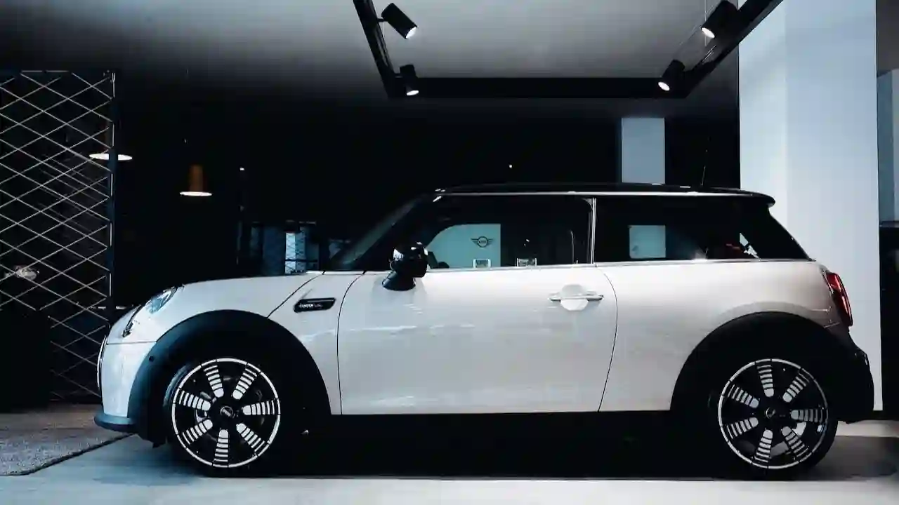 MINI представляет в России ограниченную серию хэтчбеков MINI Camden Edition
