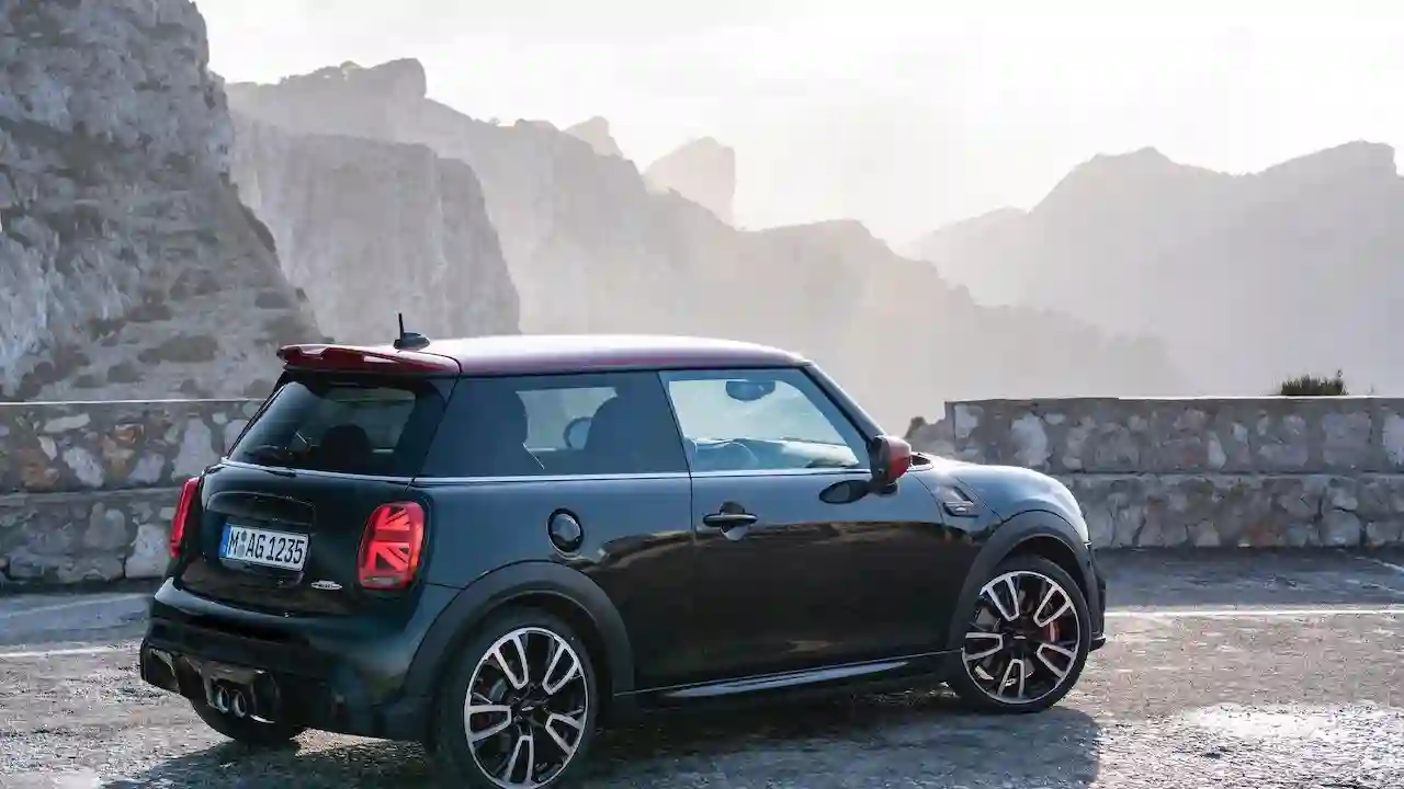 Новый MINI John Cooper Works: экстремальное удовольствие от вождения