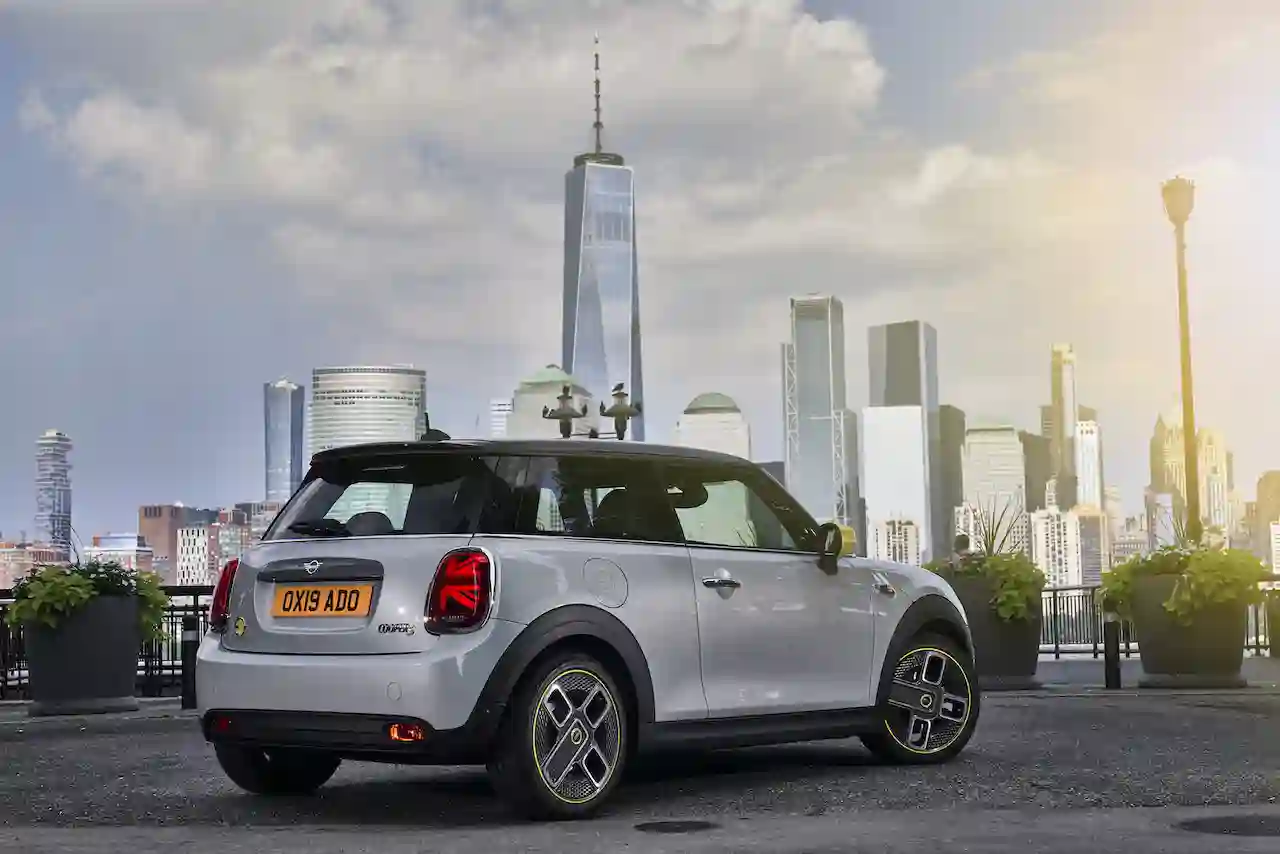 ГЛАВНАЯ НОВОСТЬ 2020 ГОДА: НОВЫЙ ЭЛЕКТРИЧЕСКИЙ MINI COOPER SE