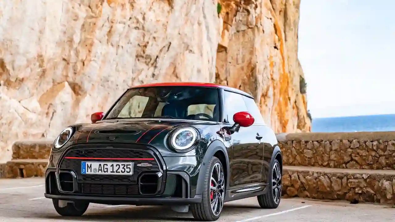 Новый MINI John Cooper Works: экстремальное удовольствие от вождения