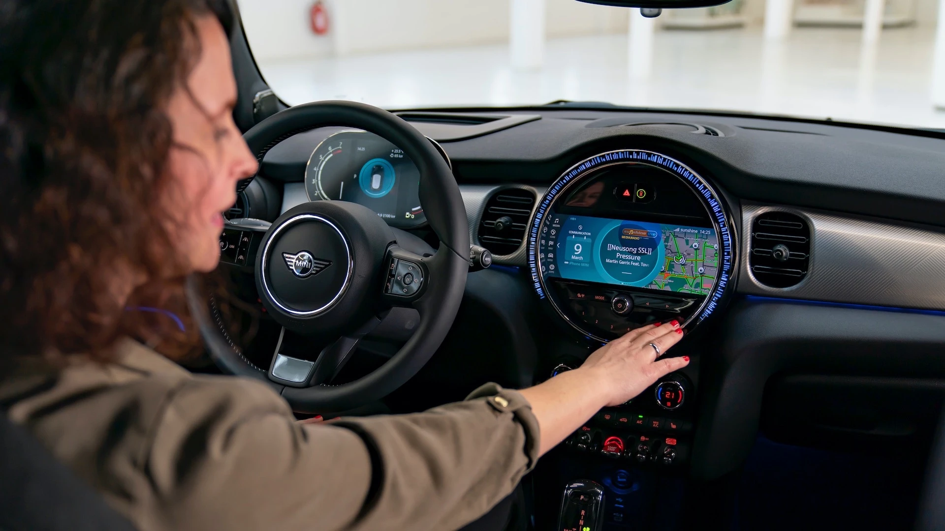 Новая операционная система и передовые цифровые сервисы для MINI 3 двери и MINI 5 дверей