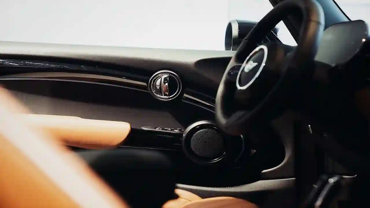 MINI представляет в России ограниченную серию хэтчбеков MINI Camden Edition