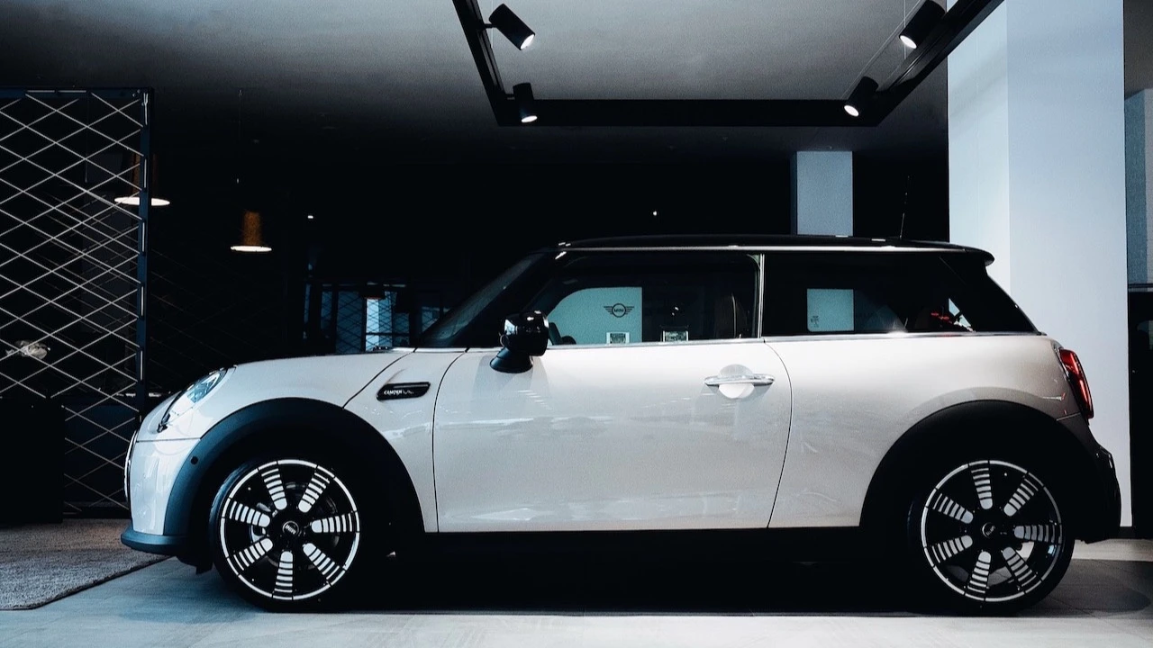 MINI представляет в России ограниченную серию хэтчбеков MINI Camden Edition