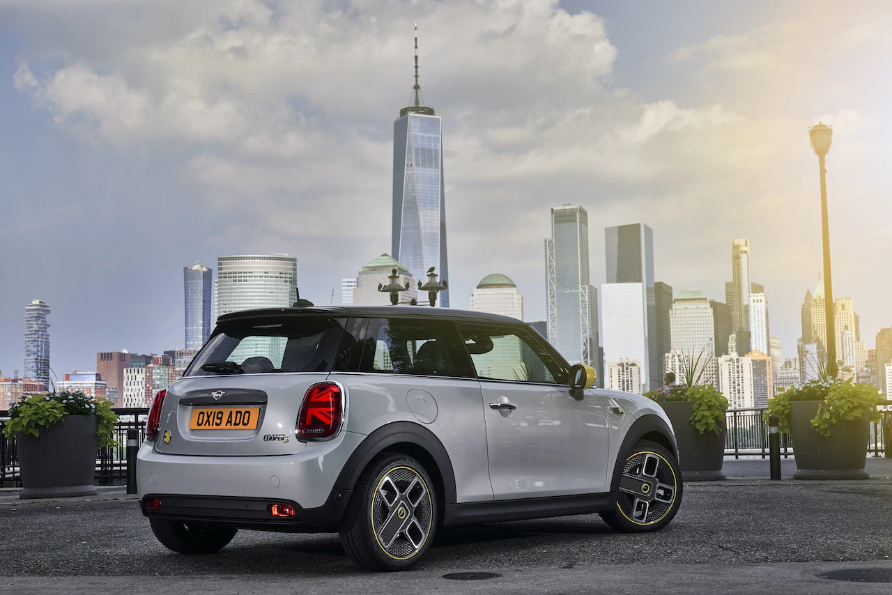 ГЛАВНАЯ НОВОСТЬ 2020 ГОДА: НОВЫЙ ЭЛЕКТРИЧЕСКИЙ MINI COOPER SE