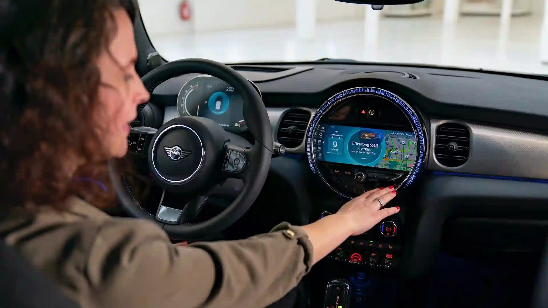 Новая операционная система и передовые цифровые сервисы для MINI 3 двери и MINI 5 дверей